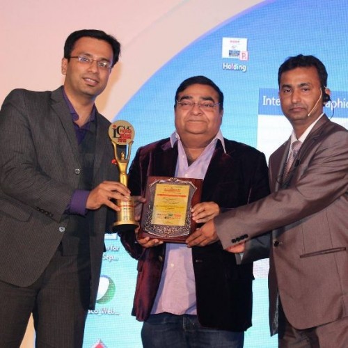 Dr. Debraj Shome won the Award for Innovation in Facial Plastic Surgery (2)