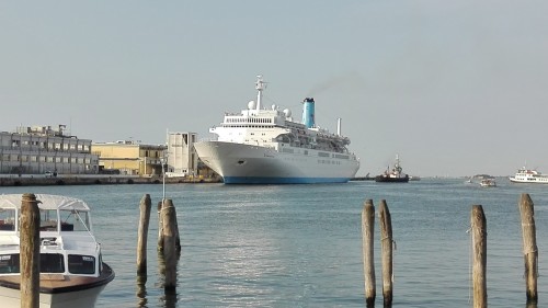 7942f9.jpg