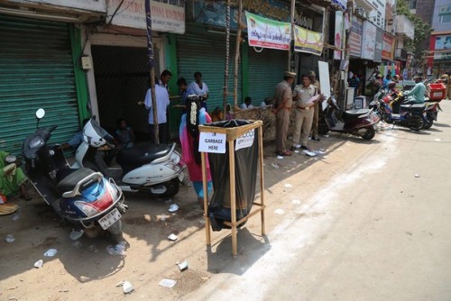 CLEANATHON AT TEMPLE Our Agni team has gone to KAPALISHWARAR TEMPLE,MYLAPORE to fix 150 smart bins a