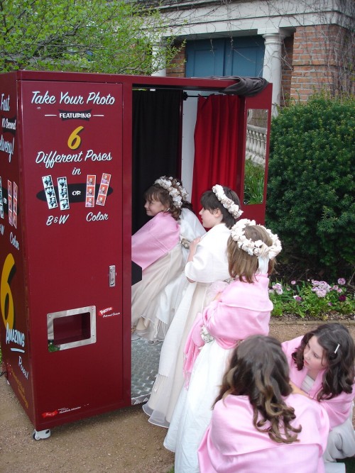 PhotoWorks Interactive Photo booth Rentals of San Jose has an outstanding reputation when it comes to spicing up school events with photo booth rentals in San Jose. Let your students have a wonderful time enjoying with their teachers and best friends. Source: https://www.photoworksinteractive.com/