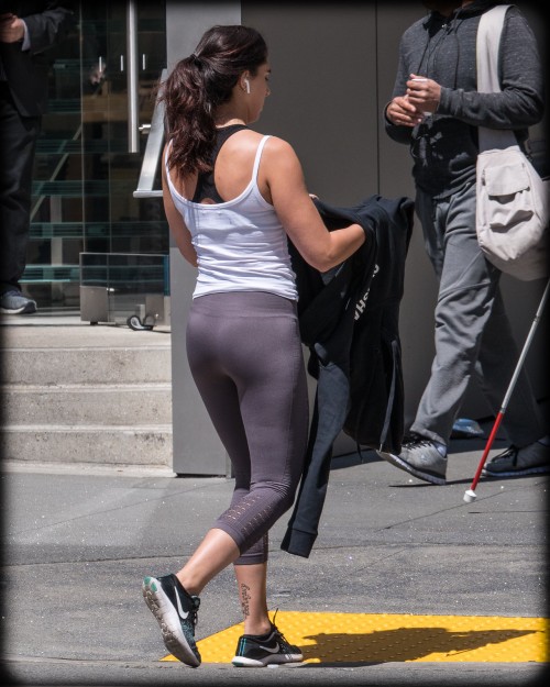 legins inpublic14