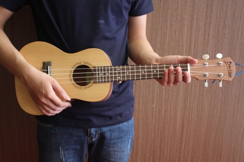 Dan guitar ukulele 01